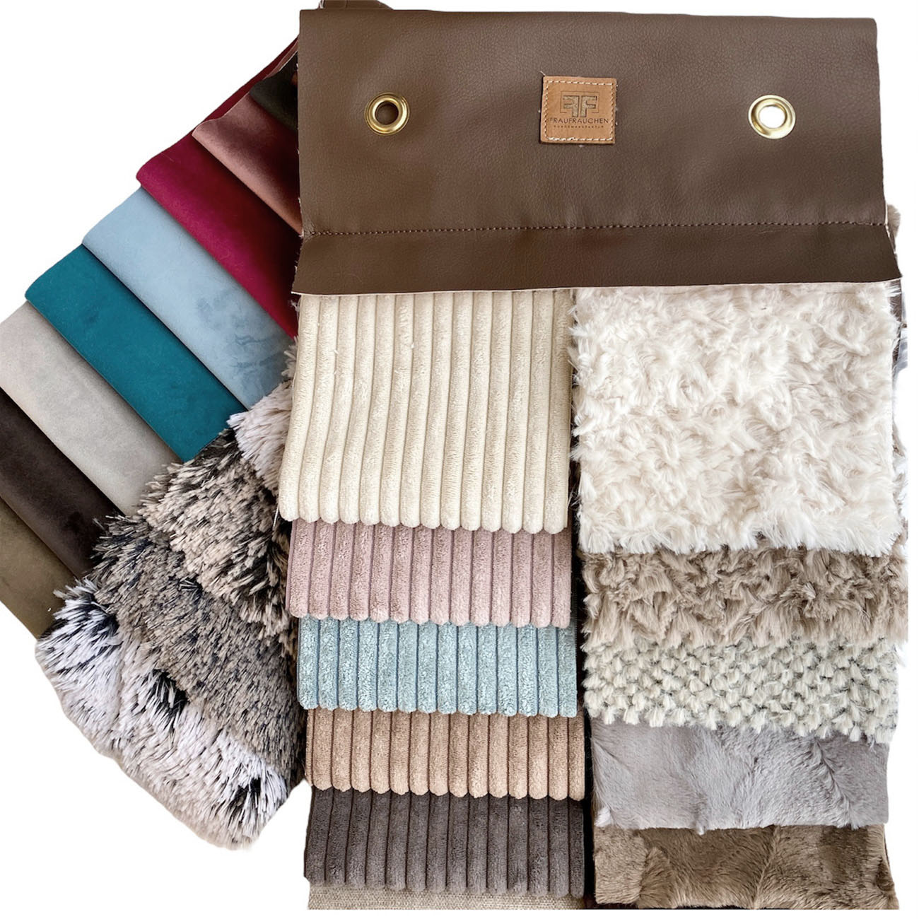 Ein Stoffmusterschal mit verschiedenen bunten Stoffproben von Frau Frauchen