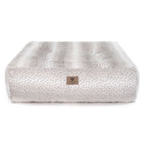 Frau Frauchen orthopädisches Hundebett Nubes® St. Moritz für Hunde und Haustiere Frau Frauchen orthopädisches Hundebett Nubes® St. Moritz für Hunde und Haustiere