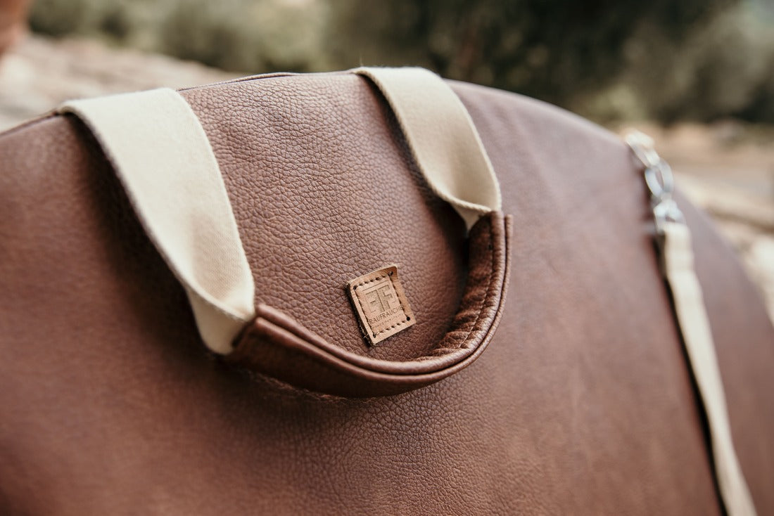 Frau Frauchen handgefertigte Wolke2Go als orthopädisches Hundebett Wolke 7 aus Kunstleder