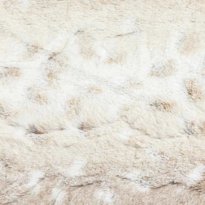 Eine Stoffprobe von der Manufaktur für Hunde. Das Stoffmuster hat die Farbe Hermelin