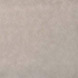 Eine Stoffprobe von der Manufaktur für Hunde. Das Stoffmuster hat die Farbe Kunstleder Grau