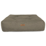 Ein Wechselbezug für ein orthopädisches Hundebett von Frau Frauchen in Form einer eckigen Wolke 7 „Nubes“ in der Farbe Cord Pistacchio