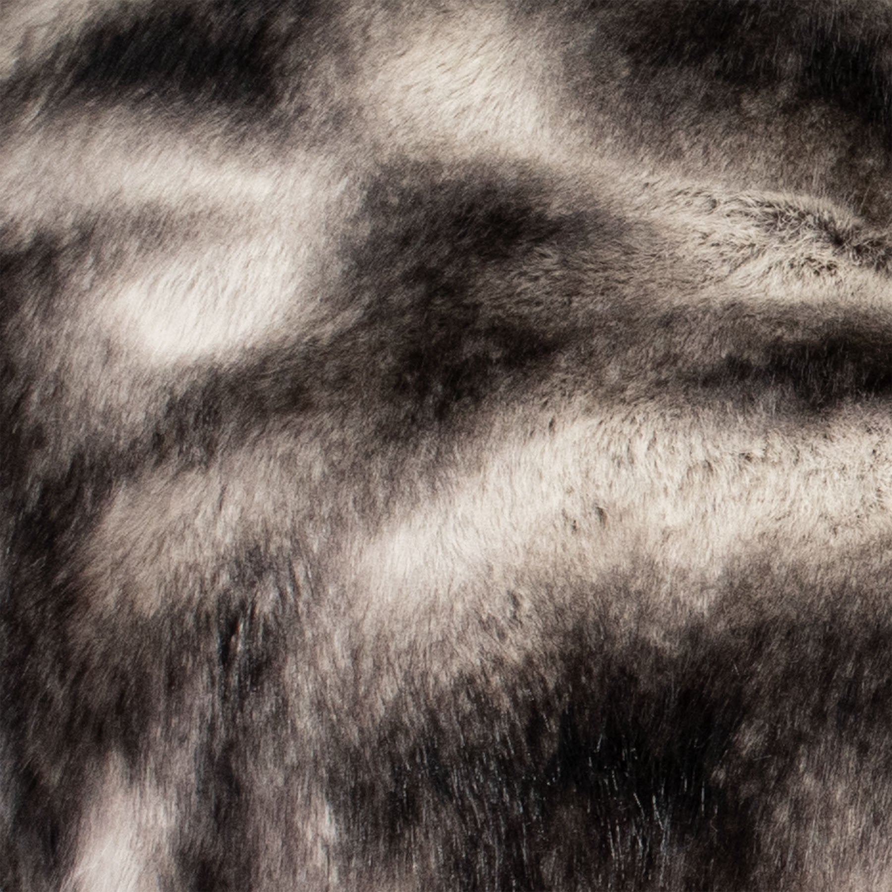 Eine Stoffprobe von der Manufaktur für Hunde. Das Stoffmuster hat die Farbe Premium Racoon