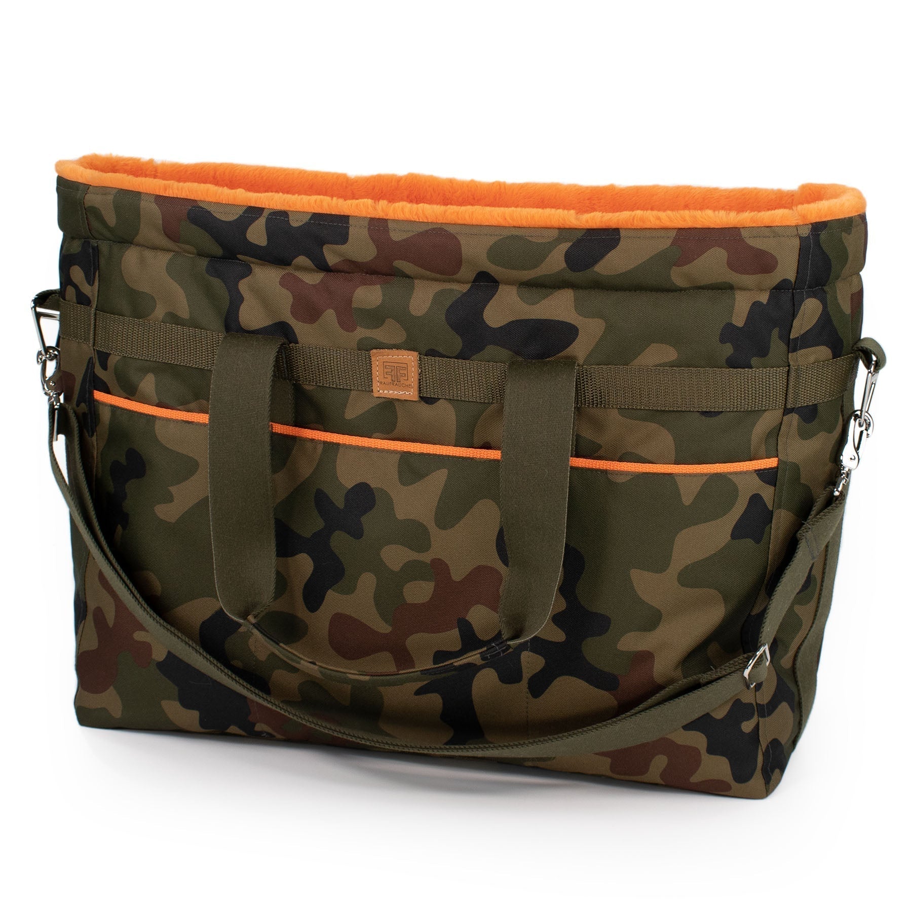 Frontansicht einer Tragetasche in Camo-Orange für Hunde mit weicher Polsterung und Gurt, um es als Umhängetasche zu nutzen.