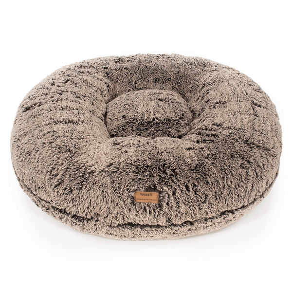 Ein orthopädisches Hundebett von Frau Frauchen in Form der Wolke 7 mit Zottelstoff in Braun Beige