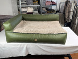 SPECIAL: Hundebett Letto 90x120 cm L Rückenlehne und Cover Kunstelder Olive Curly Sand OM