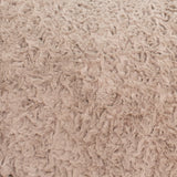 Eine Stoffprobe von der Manufaktur für Hunde. Das Stoffmuster hat die Farbe Curly Sand
