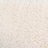Eine Stoffprobe von der Manufaktur für Hunde. Das Stoffmuster hat die Farbe Curly White